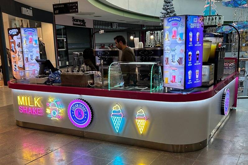 منصة آيس كريم وميلك شيك Cream Berry